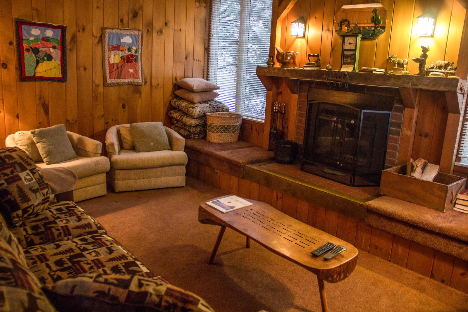 Mountainside Townhome 202 Living Room