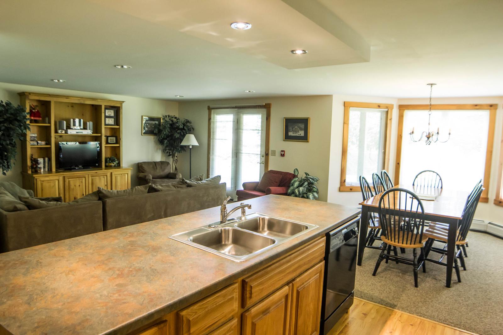 Village Townhome 457 Kitchen and Dining