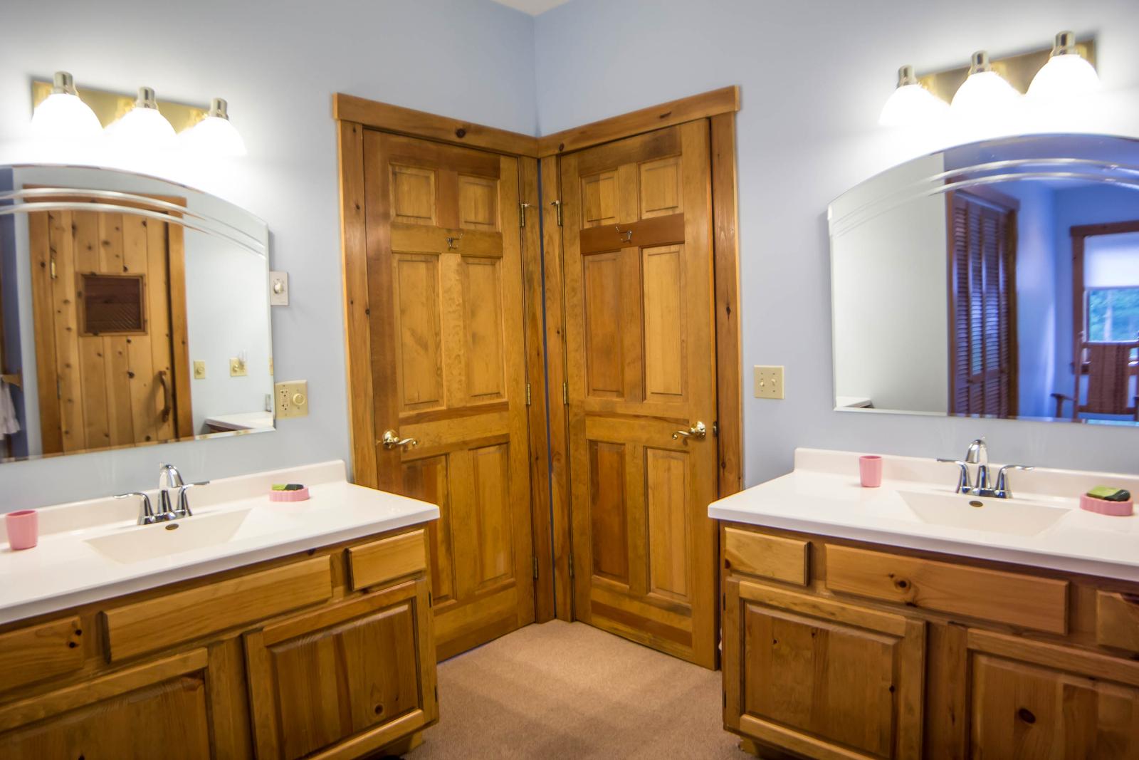 Village Townhome 109 Master Bathroom
