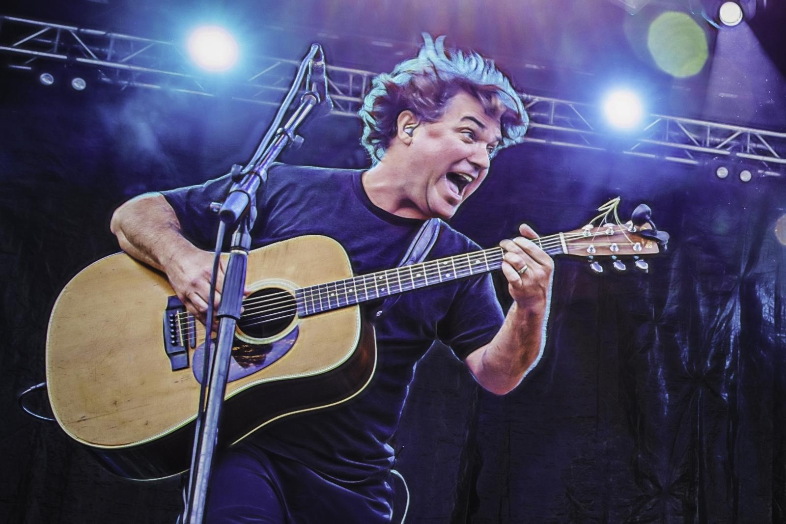 Keller Williams with guitar