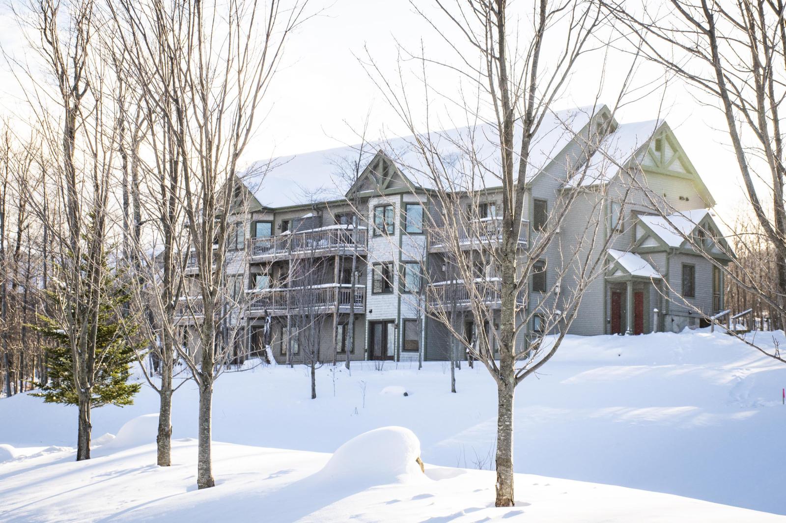 Journeys End Long Trail Building