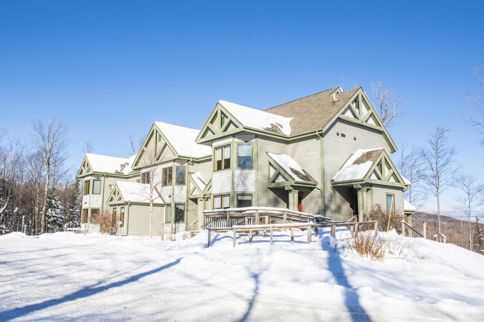 Journeys End Long Trail Building