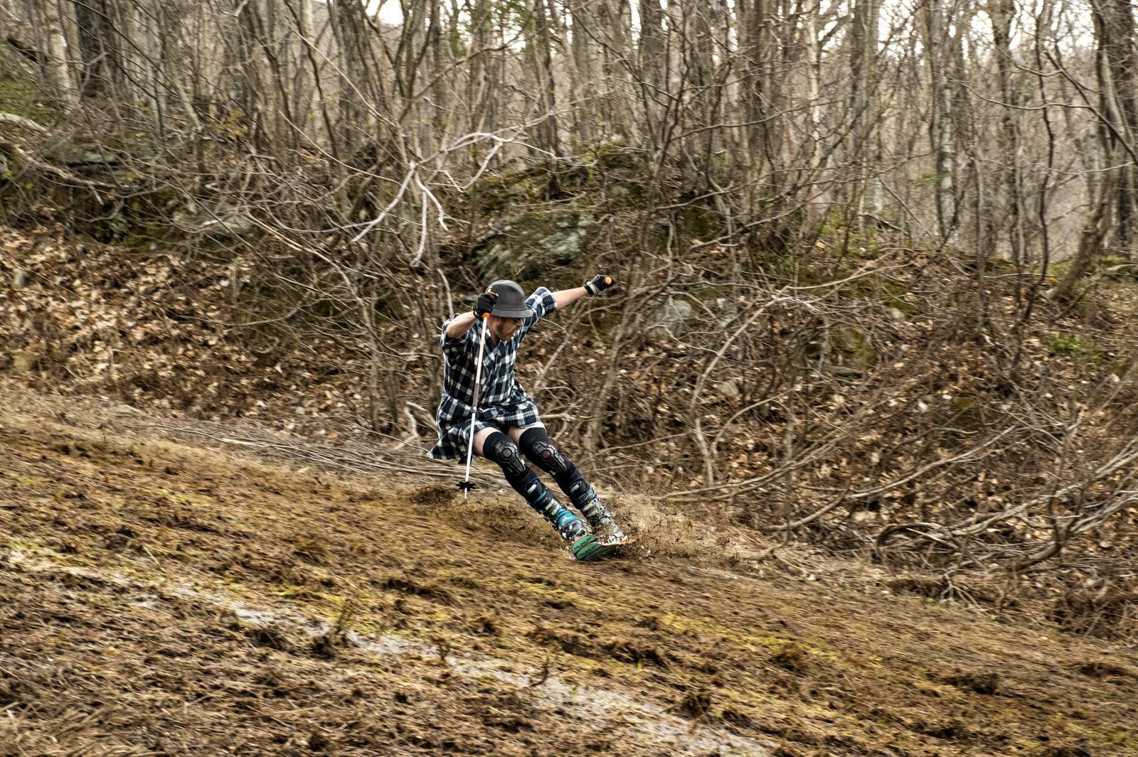 stopping in dirt on skis