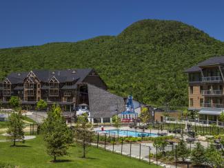 Summer_HotelsPool