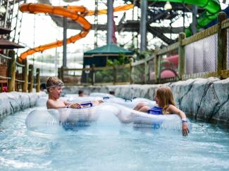Waterpark_HankGrace_LazyRiver